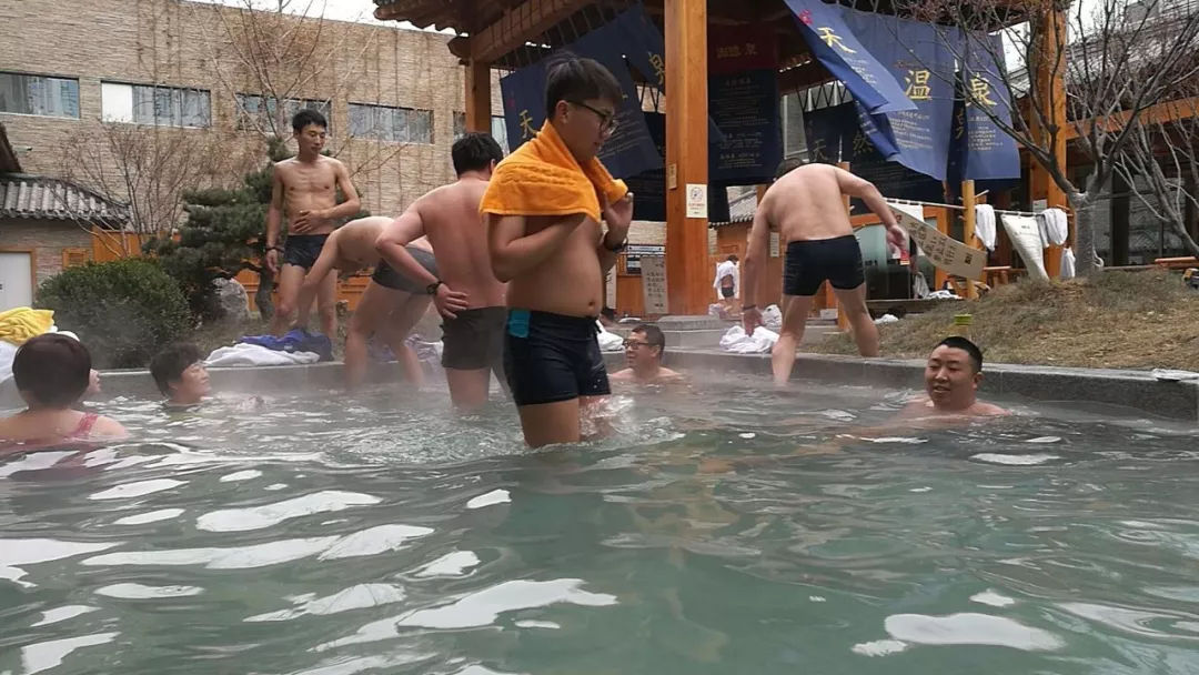 金旗舰 | 海鲜+温泉双倍满足，这个年会有点嗨！